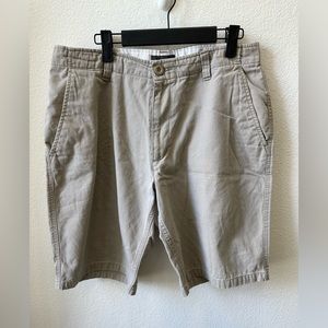 Men’s Dockers khaki shorts size 32